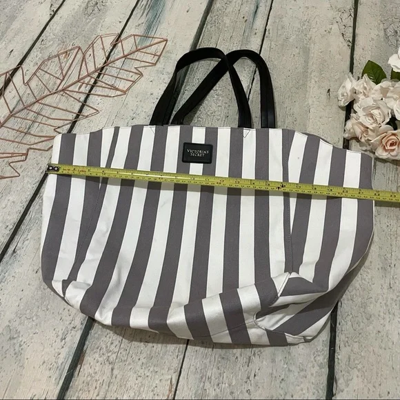 Victoria’s Secret tote beach bag large grey white striped black pocket summer - Picture 3 of 7